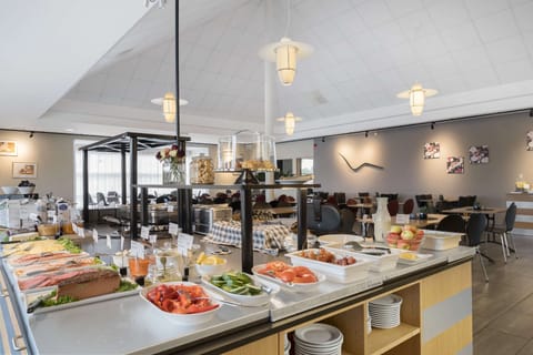 Free daily full breakfast