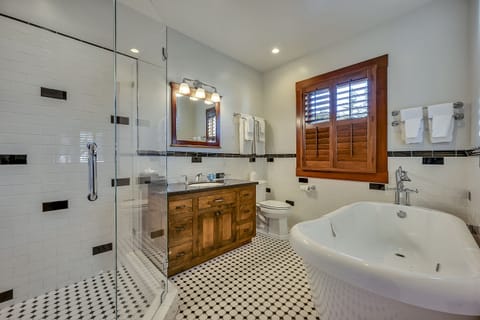Luxury Suite, 1 King Bed | Bathroom | Designer toiletries, hair dryer, towels