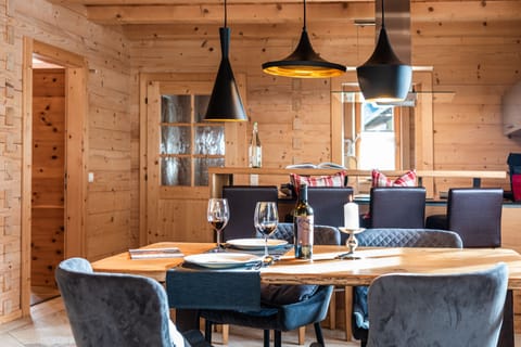 Deluxe Chalet, 2 Bedrooms, Non Smoking, Jetted Tub | Egyptian cotton sheets, premium bedding, memory foam beds, in-room safe