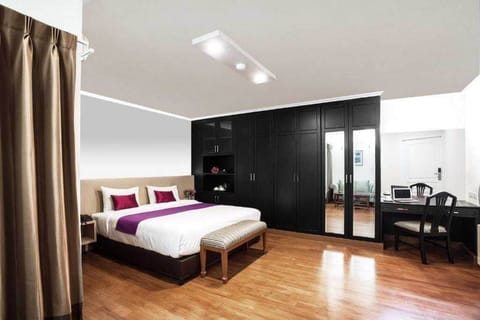 Premium bedding, desk, free WiFi, bed sheets