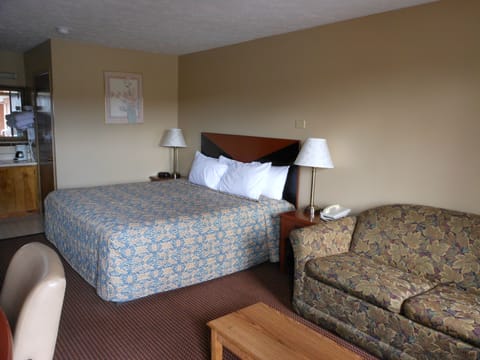 Premium bedding, down comforters, desk, laptop workspace