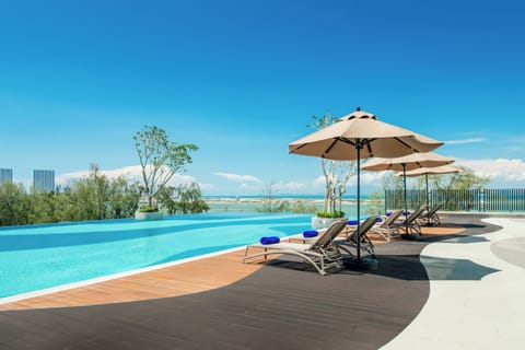 2 outdoor pools, sun loungers