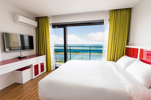 Room A (10py) | Blackout drapes, free WiFi, bed sheets