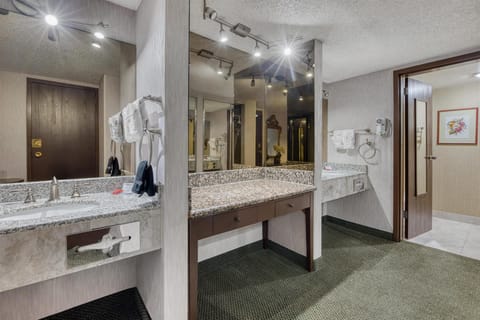 Suite, 1 King Bed, Non Smoking, Refrigerator & Microwave (Larger Room) | Bathroom | Combined shower/tub, eco-friendly toiletries, hair dryer, towels