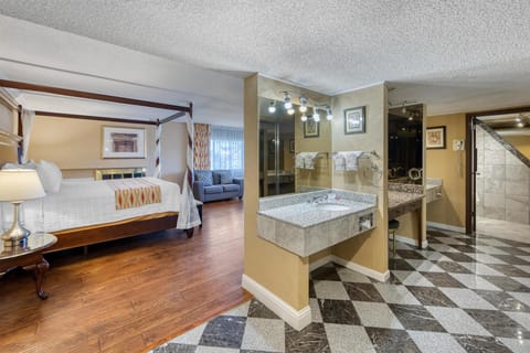 Suite, 1 King Bed, Non Smoking, Jetted Tub (Four Poster Bed) | Bathroom | Combined shower/tub, eco-friendly toiletries, hair dryer, towels