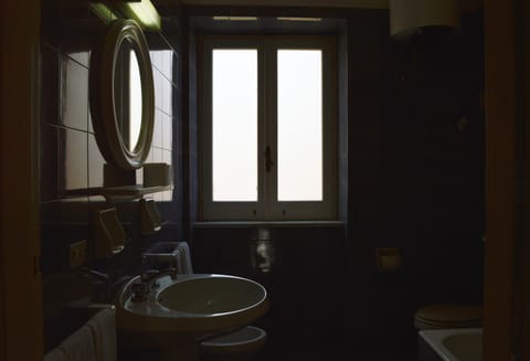 Superior Quadruple Room | Bathroom | Free toiletries, hair dryer, bidet, towels