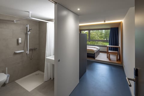 Quadruple Room, Private Bathroom | Bathroom | Shower, towels