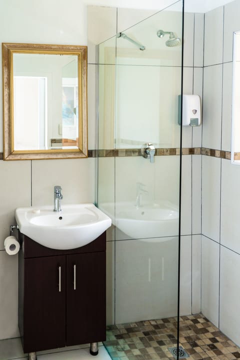 Standard Double Room | Bathroom | Separate tub and shower, free toiletries, towels, soap