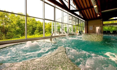 Couples treatment rooms, sauna, hot tub, steam room, Turkish bath