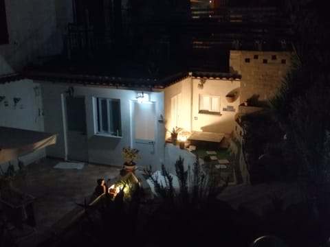 Basic Double Room Single Use, 1 Double Bed, Patio, Garden Area | Desk, iron/ironing board, free WiFi, bed sheets