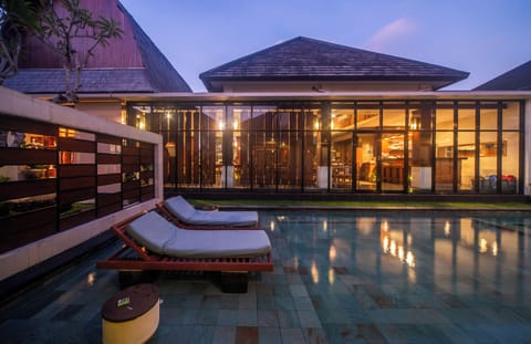 Lagoon Pool Access | Balcony view