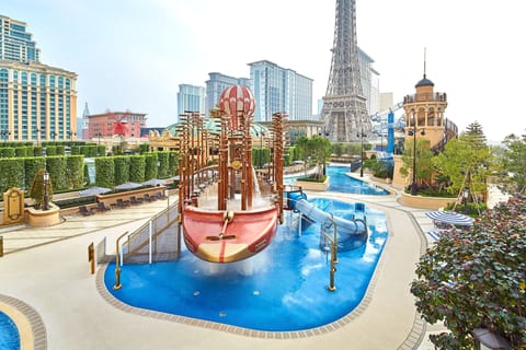 Outdoor pool, cabanas (surcharge), pool umbrellas