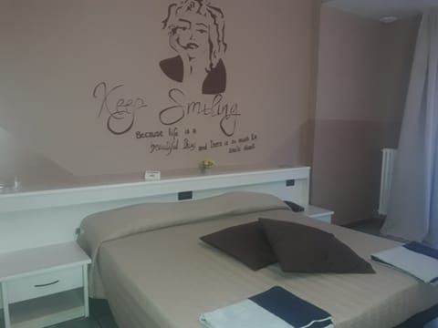 Double Room, Lake View | In-room safe, desk, cribs/infant beds, rollaway beds