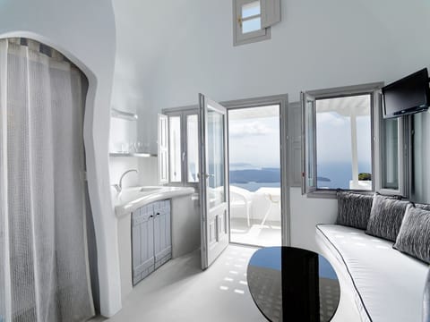 Superior Suite | Egyptian cotton sheets, premium bedding, pillowtop beds, in-room safe