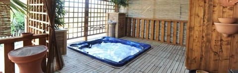 Indoor spa tub