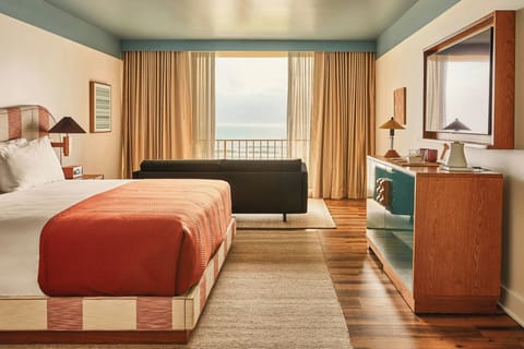 Premium bedding, pillowtop beds, minibar, in-room safe