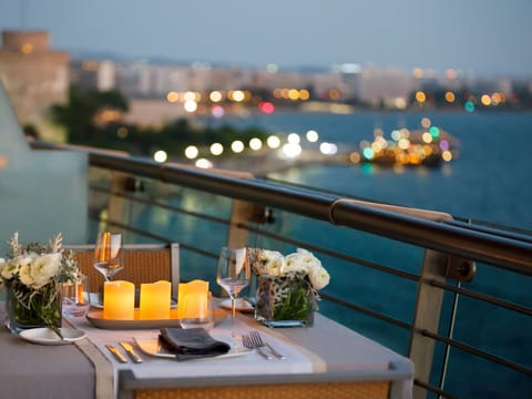 Premium bedding, down comforters, free minibar, in-room safe