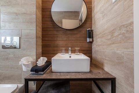 Standard Apartment, 2 Bedrooms | Bathroom | Shower, free toiletries, hair dryer, towels