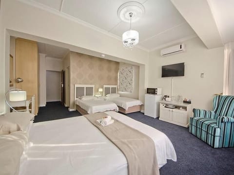 In-room safe, desk, iron/ironing board, free WiFi