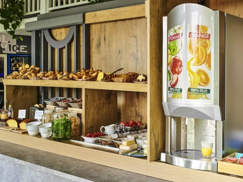 Daily buffet breakfast for a fee