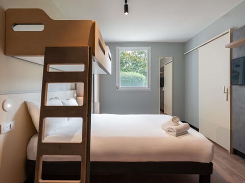 Desk, blackout drapes, soundproofing, free WiFi