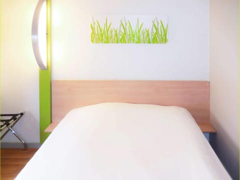 Desk, iron/ironing board, free WiFi