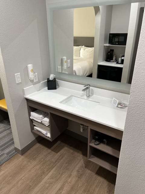 Separate tub and shower, free toiletries, hair dryer, towels
