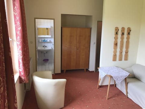 Twin Room, Mountain View | Premium bedding, bed sheets