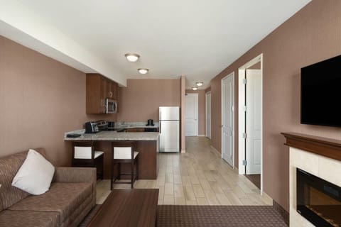 Two Room Suite, Non Smoking, Balcony (Full Kitchen) | Premium bedding, pillowtop beds, in-room safe, desk