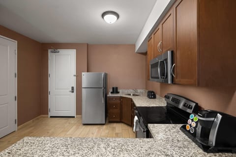 Premium bedding, pillowtop beds, in-room safe, desk