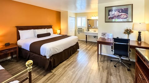 Family Room, 1 Bedroom, Non Smoking | Individually decorated, desk, iron/ironing board, free WiFi