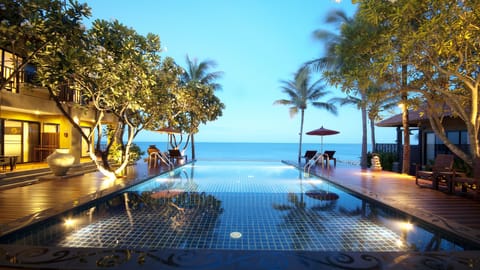 Outdoor pool, sun loungers