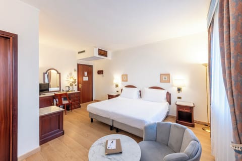 Junior Suite | Premium bedding, minibar, in-room safe, individually decorated