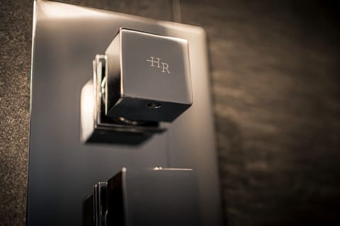 The Islay Suite | Bathroom | Free toiletries, hair dryer, towels, soap