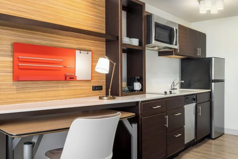 Studio, 1 King Bed with Sofa bed | Desk, blackout drapes, iron/ironing board, free WiFi