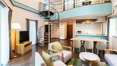 (No pets allowed) Renewal Executive Room, Non Smoking | Desk, WiFi (free), bed sheets