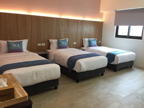 Deluxe Triple Room, 1 Bedroom, Balcony | Blackout drapes, free WiFi, bed sheets