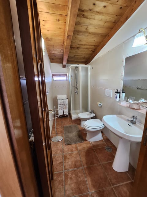 Quadruple Room, Sea View, Tower | Bathroom | Shower, free toiletries, hair dryer, bathrobes