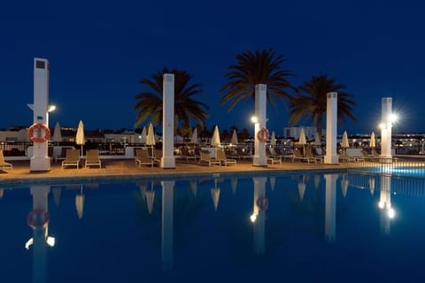 2 outdoor pools, pool umbrellas, sun loungers