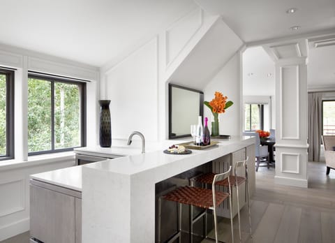 Suite (Paepcke) | Egyptian cotton sheets, premium bedding, down comforters, pillowtop beds