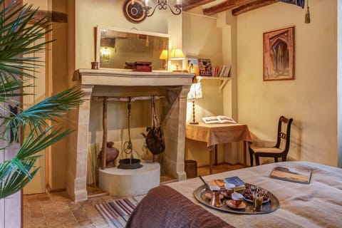 Double Room (Sahara) | Premium bedding, desk, iron/ironing board, free WiFi