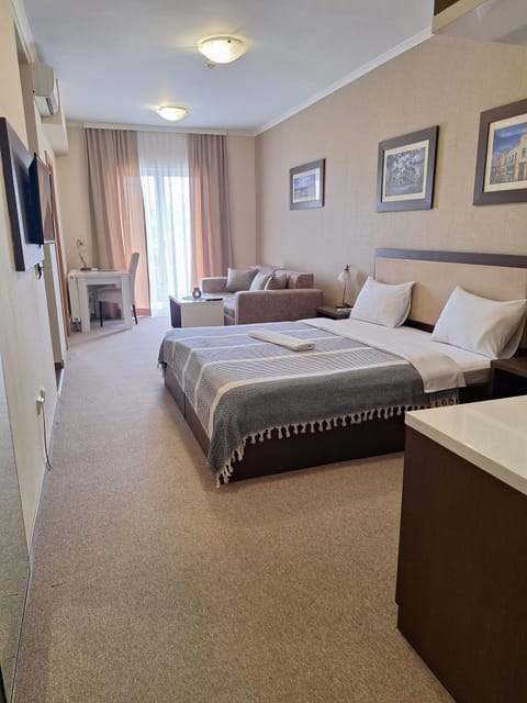 Minibar, in-room safe, desk, free WiFi