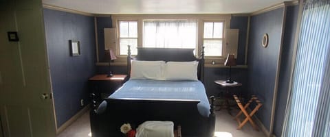 The Trillium Room | 1 bedroom, iron/ironing board, free WiFi