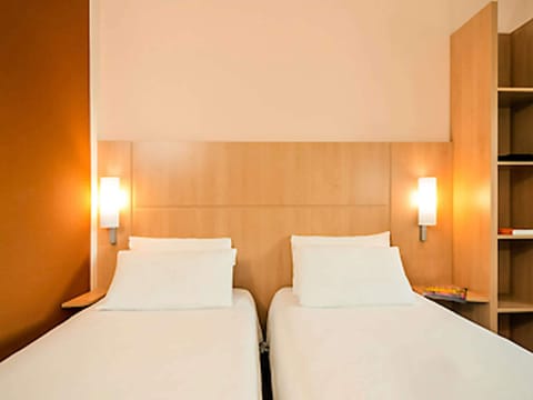 Standard Twin Room, 2 Twin Beds | Desk, soundproofing, iron/ironing board, free cribs/infant beds