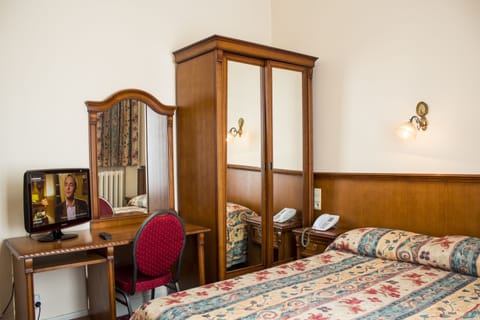 Single Room | Select Comfort beds, in-room safe, desk, blackout drapes