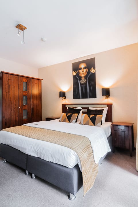 Comfort Double Room, Balcony | Premium bedding, free minibar items, in-room safe, desk