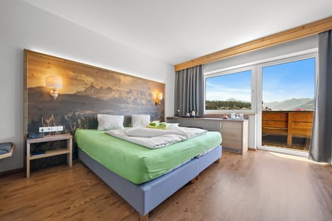 Double Room | In-room safe, desk, free cribs/infant beds, free WiFi