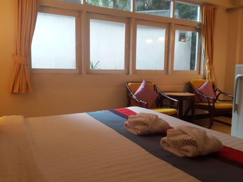 Deluxe Room | Minibar, in-room safe, desk, free WiFi