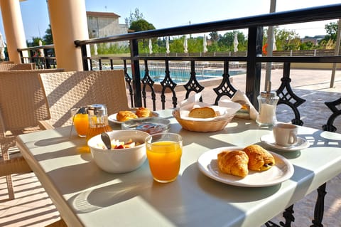 Daily continental breakfast for a fee