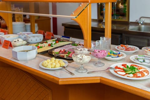 Daily buffet breakfast for a fee